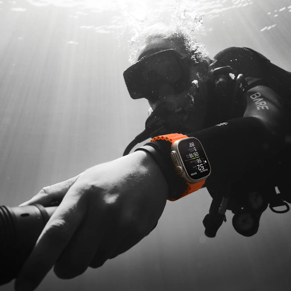 Apple-Watch-Ultra-2-49mm-Ocean-Band-Wit-4